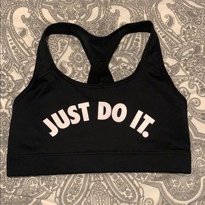 Nwot nike sports bra